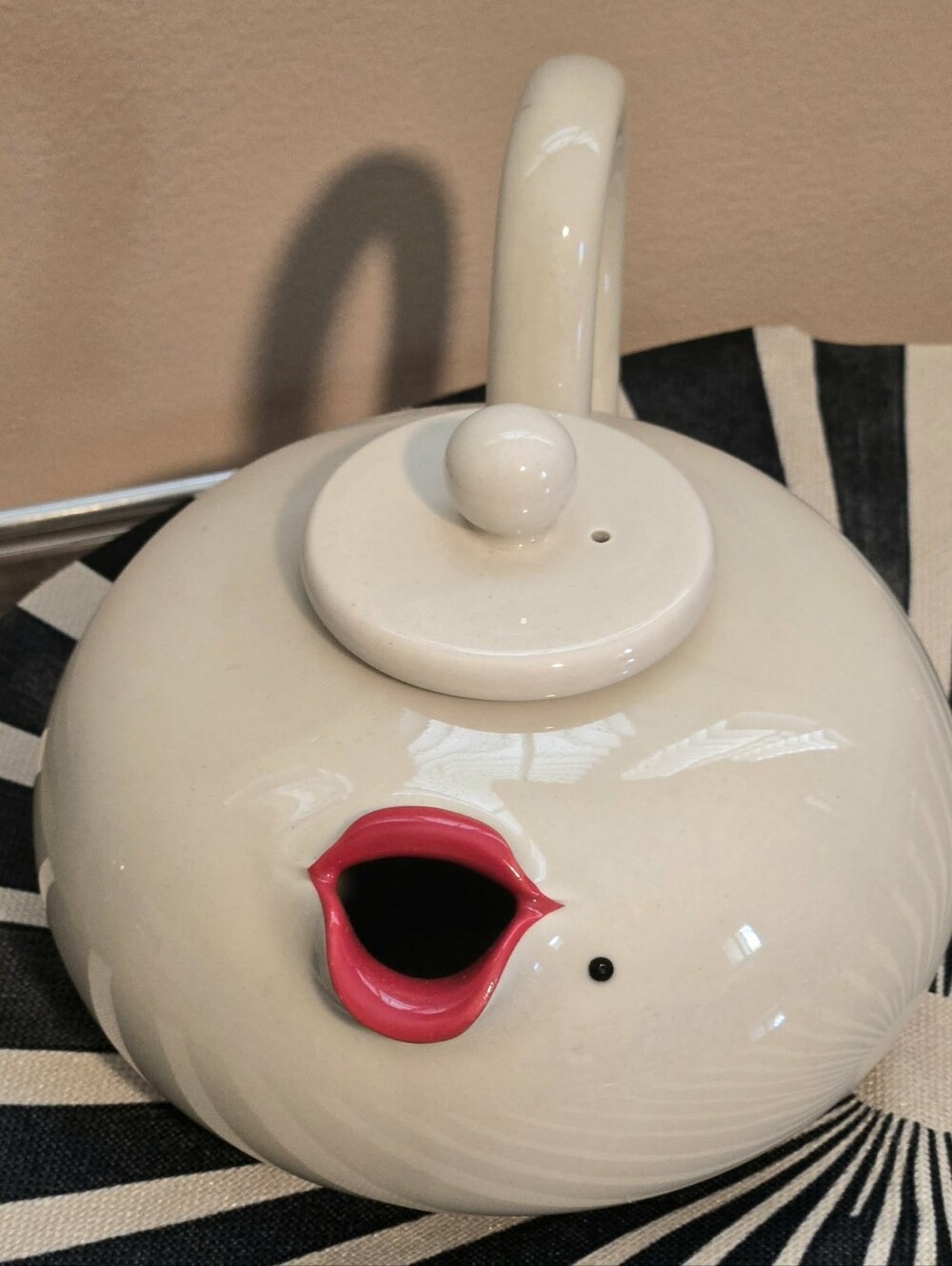Vintage Fitz & Floyd Marilyn Monroe  'Lip Service' Porcelain Teapot (1978)